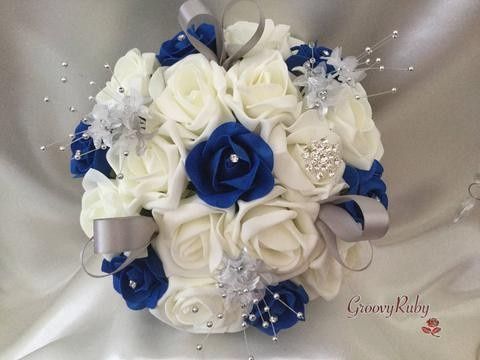 predomina el blanco con toques de azul