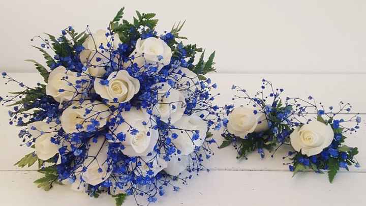 predomina el blanco con toques de azul