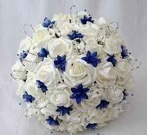 predomina el blanco con toques de azul