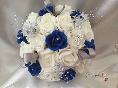 predomina el blanco con toques de azul