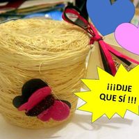 el anillo que me dio estaba al fondo de esta cajita de yute con mariposas