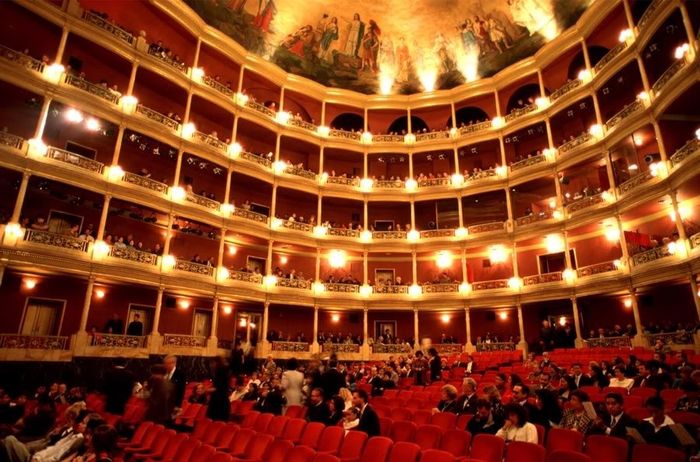 teatro degollado por dentro