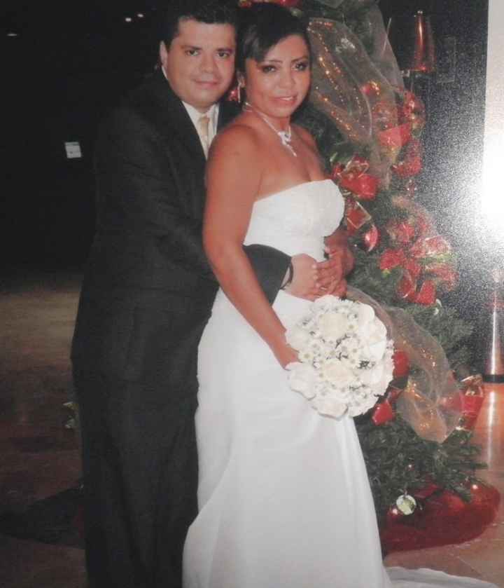 junto al arbol
