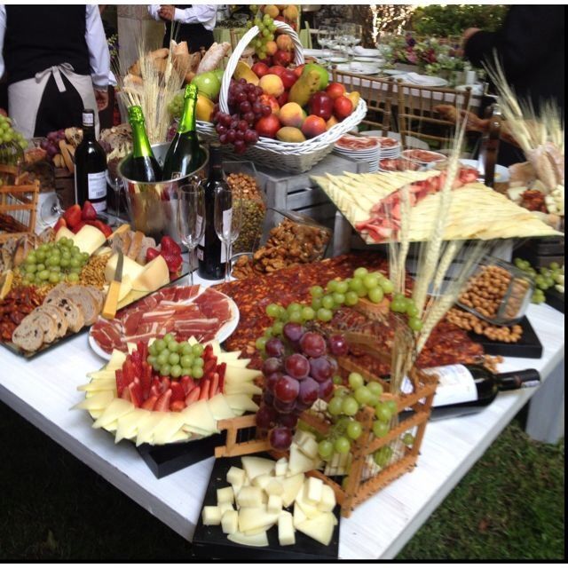 Mesa de dulces y frutas - 1