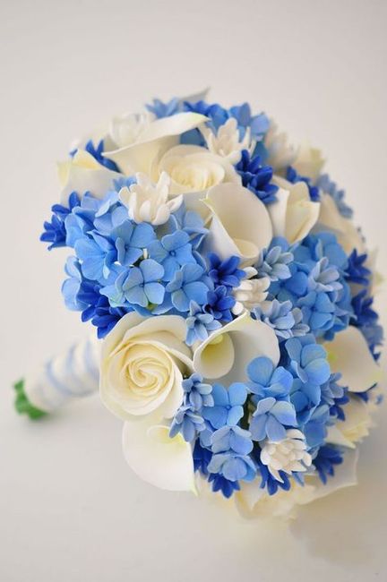 Combinación de colores blanco y azul rey - 7