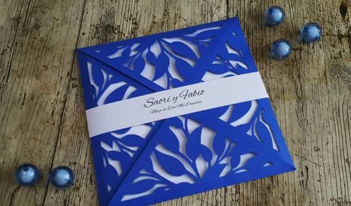 Combinación de colores blanco y azul rey - 8