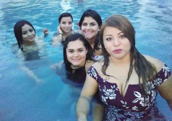 Y despues de haber finalizado los juegos, comida y fotos a la alberca!!