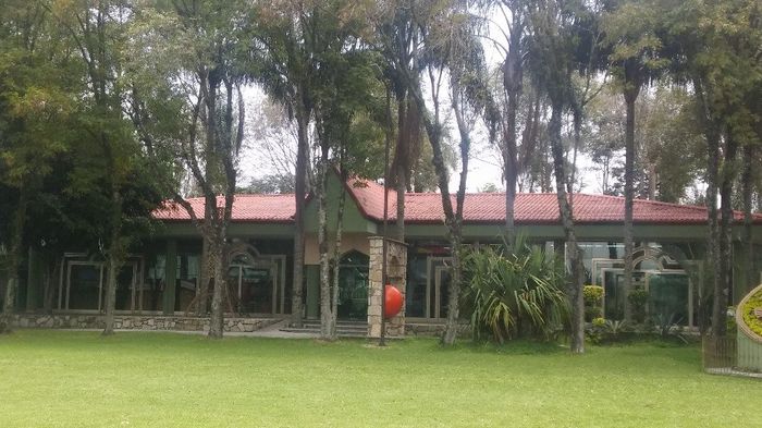 De más lejos