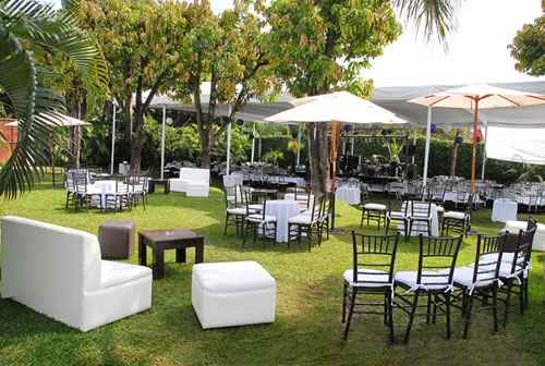 Jardín con decoración Launge