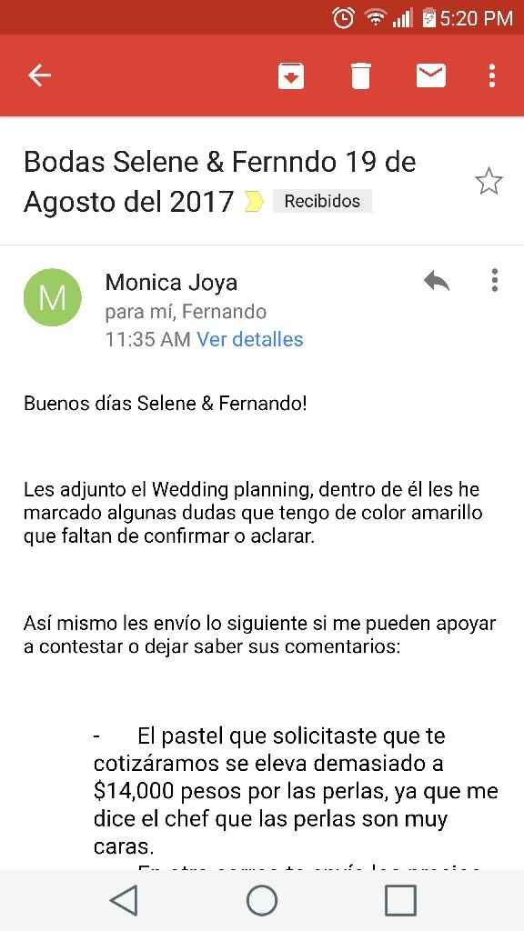 Cotizando pastel en el hotel de la boda... - 1