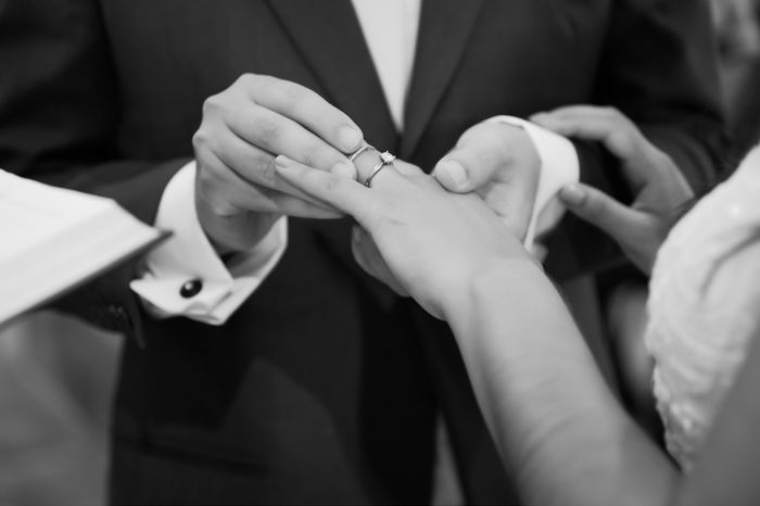 📸 Publica una foto mostrando su anillo de compromiso o alianza de boda 13