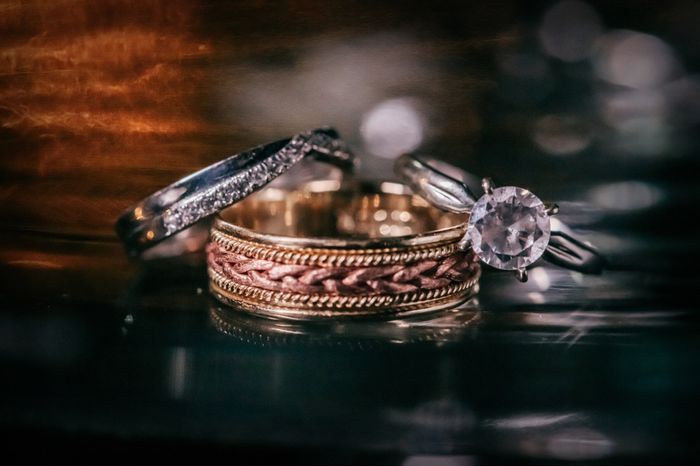 📸 Publica una foto mostrando su anillo de compromiso o alianza de boda - 2