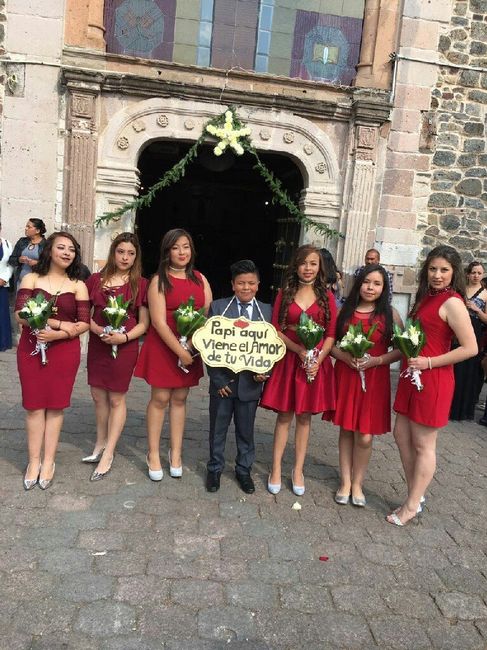 Alguien se ha casado y sus damas fueron de rojo - 1