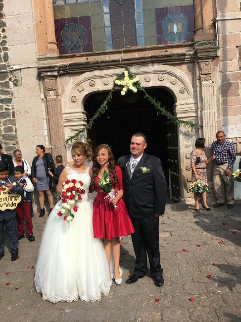 Alguien se ha casado y sus damas fueron de rojo - 4