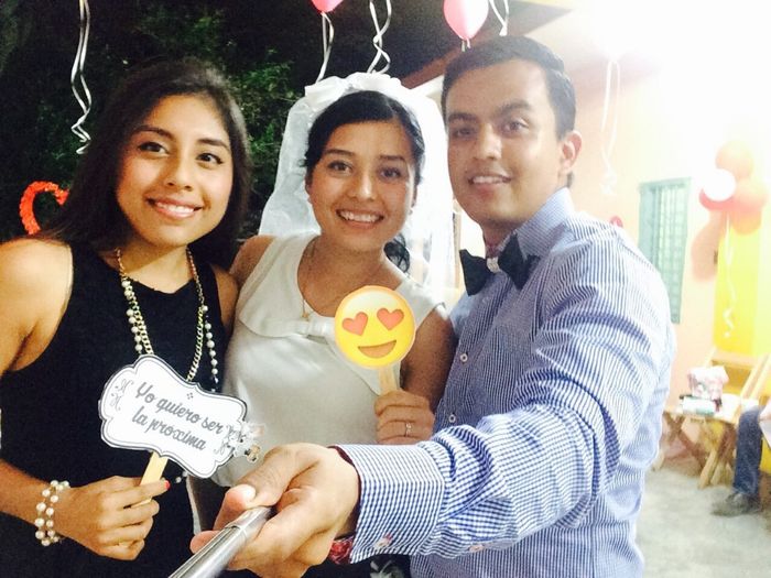 MI MODISTA, ELLA SE ENCARGARÁ DE HACER MI VESTIDO DE NOVIA CIVIL