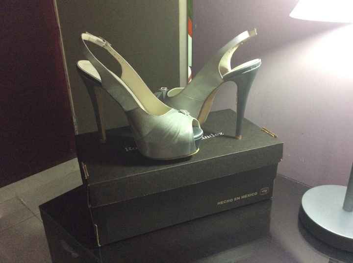 Nuestros zapatos para el día b - 3