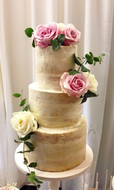 semi naked cake 