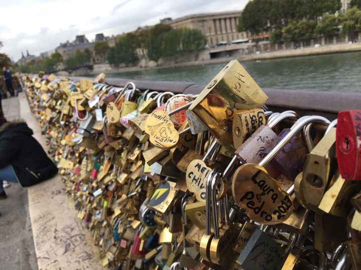 Escribe tu nombre y el de tu Fm en el candado del amor - 1