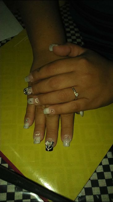 Que tipo de uñas conviene?? con detalle y excusivo?? o un manicura frances ?? - 1