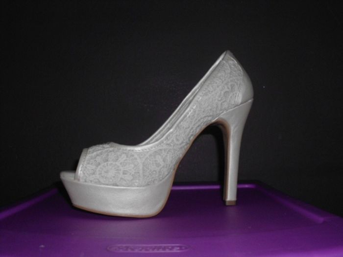 Zapatilla con encaje