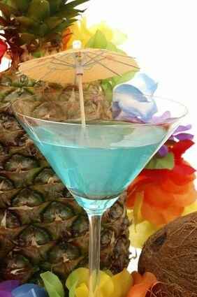 Hawaian luau bridal party - 3