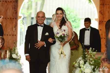 16.-First look en el altar