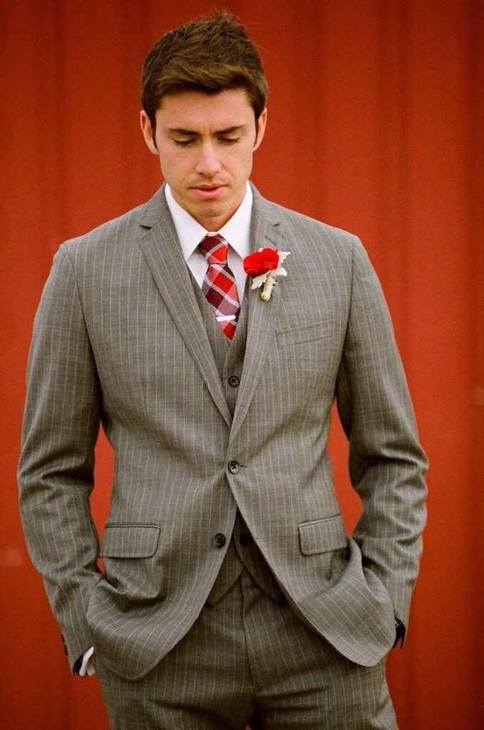 Trajes de novio moderno en gris - Fotografia baplove.com