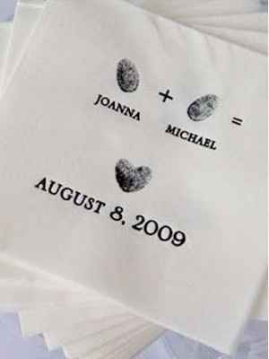 Una idea original para personalizar las servilletas de tu boda. Foto: iloveswmag.com