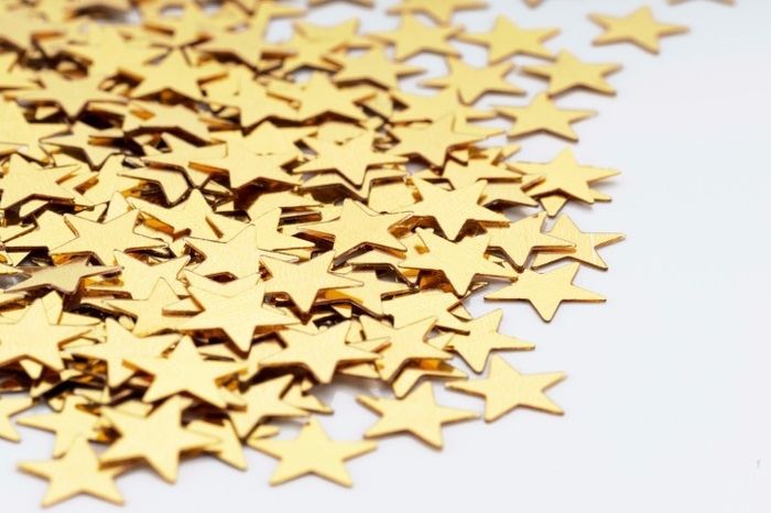 Confeti dorado o plateado