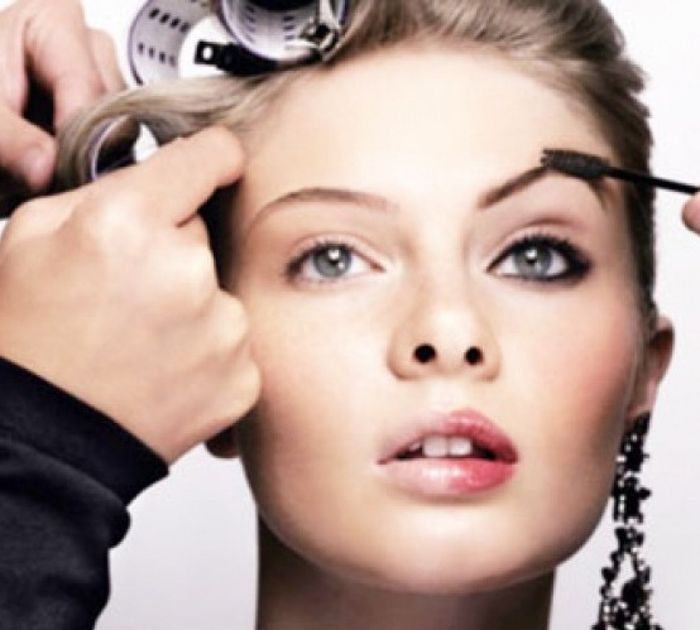 Maquillaje y peinado