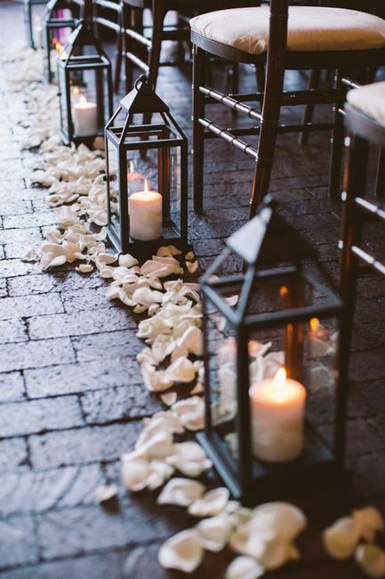 DIY faroles para bodas en una boda en blanco en Illinois.