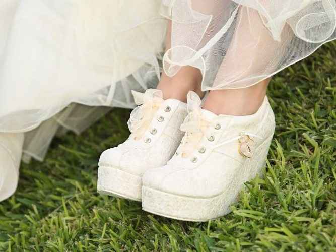 Tercer opción: Nada bonito, pero el gran ganador "Tenis de novia"