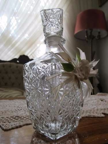 El modelo de botella es este y apenas veremos como decorarla