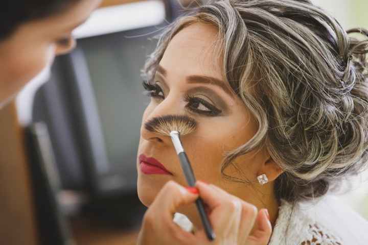 maquillaje y peinado