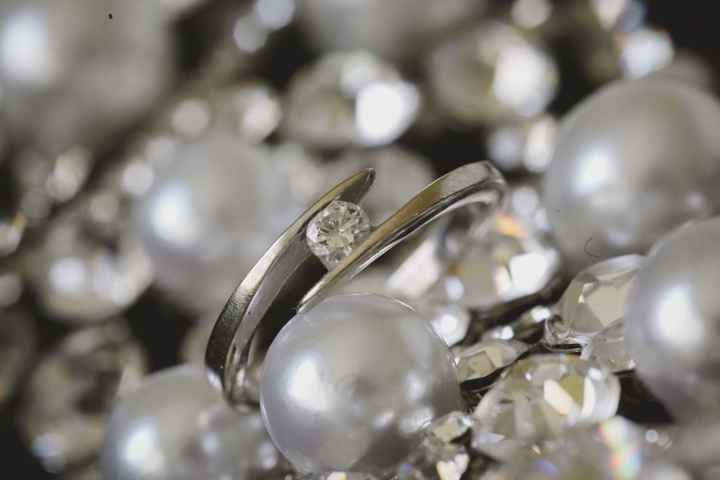 mi hermoso anillo de compromiso que me encanta!