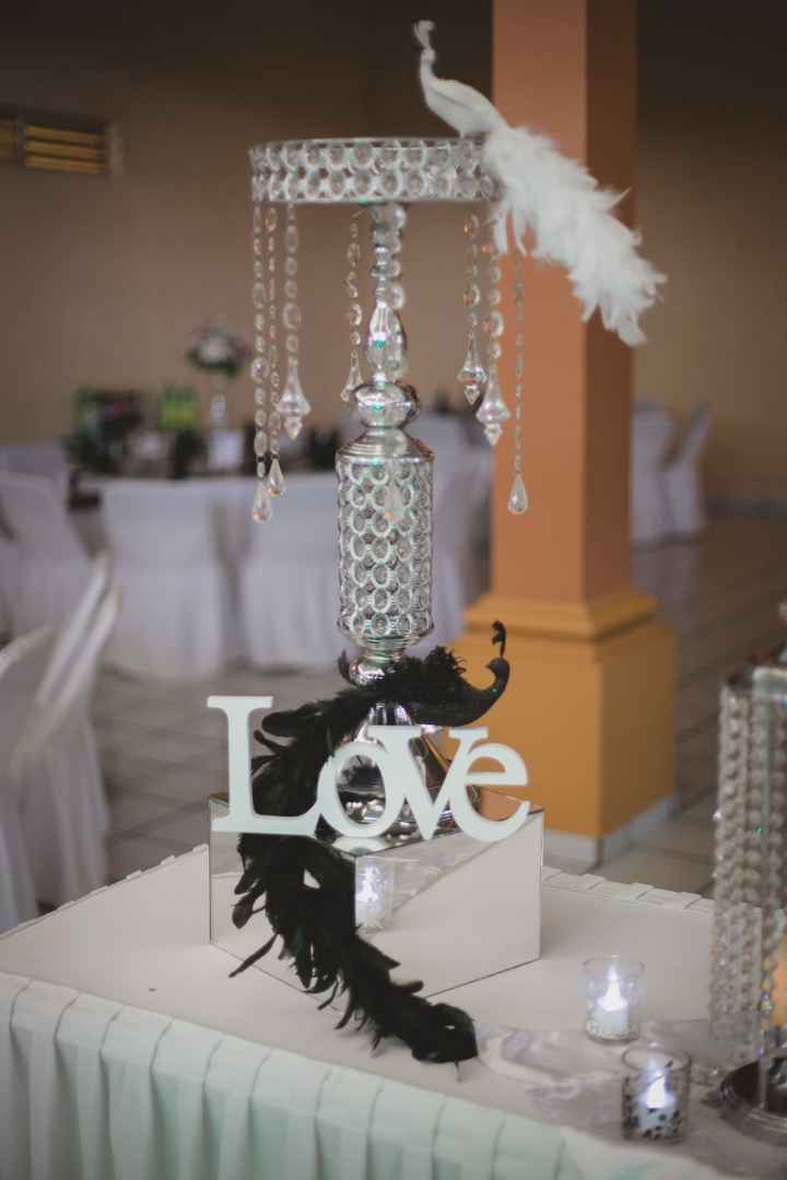 la mesa de los novios