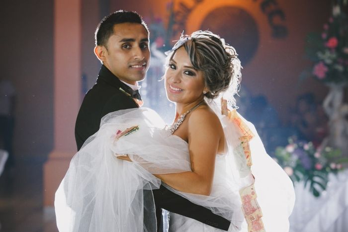 guapos con billetitos