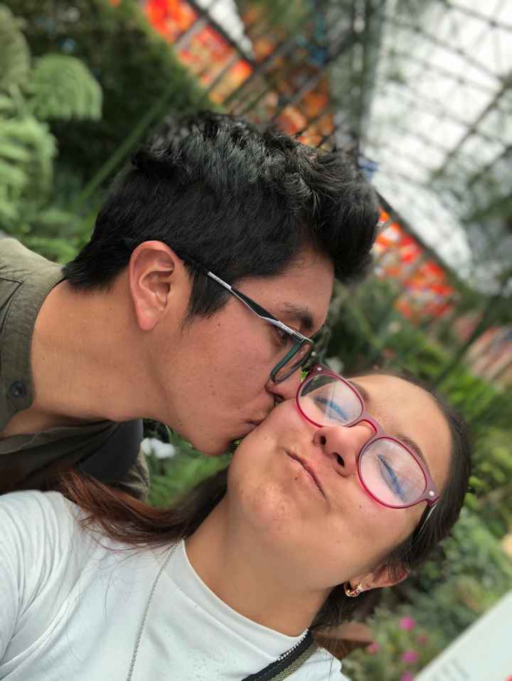Karla reta a los novios de la comu a subir una foto de ellos besándose - 1