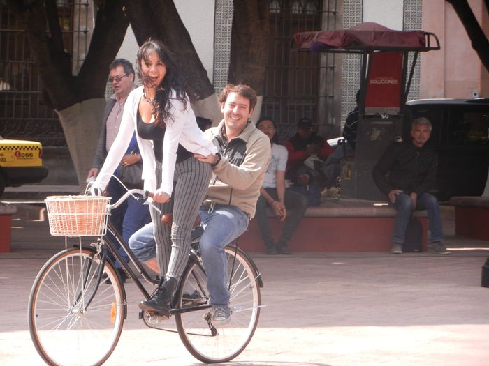 Lo amo tanto que lo paseo en mi bici!