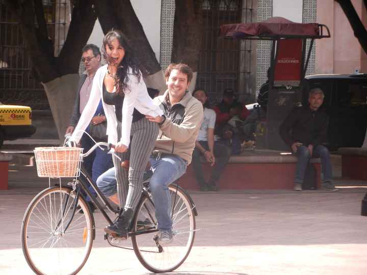 Lo amo tanto que lo paseo en mi bici!
