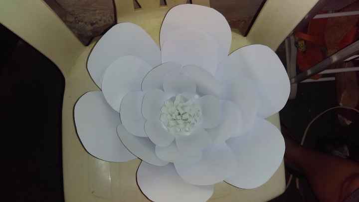 flor de hoja opalina blanca