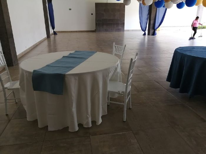 Mantelería. Qué opinan pienso combinar los dos colores un en cada mesa..con el centro mesa 5