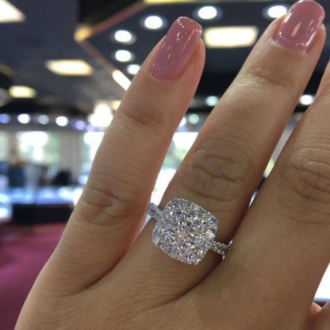 📸 Publica una foto mostrando su anillo de compromiso o alianza de boda 2