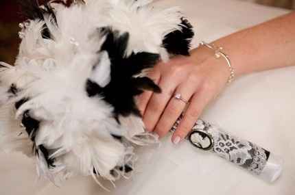 el ramo con toques de negro, lo ame