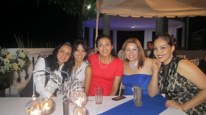 los centros de mesa y las amigas jajajaja