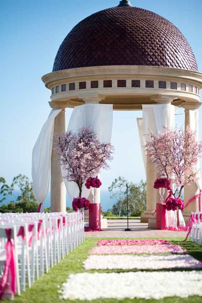 Decoración para boda al aire libre en rosa