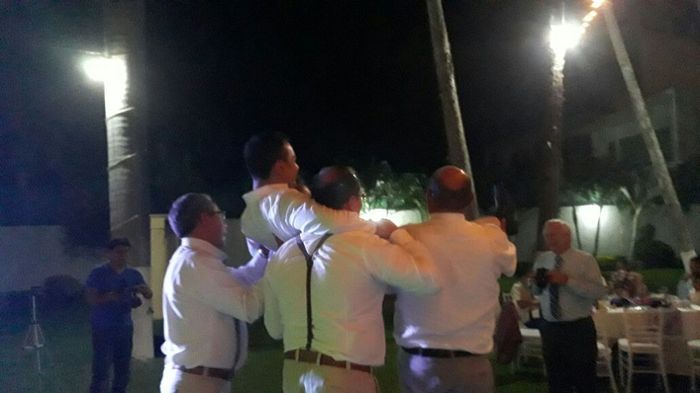 Marcha fúnebre jejeje lo iban a tirar a la alberca :P
