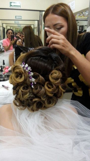 Maquillaje y peinado 