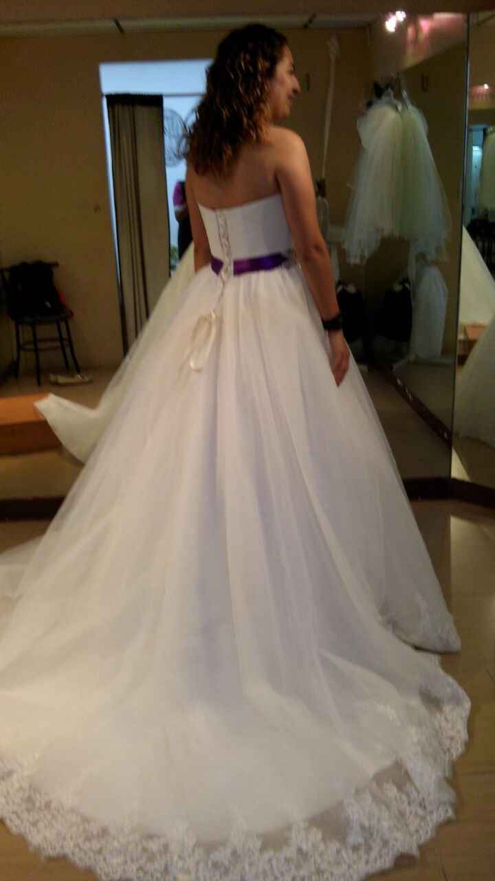 Vestido parte trasera, con el listón morado!