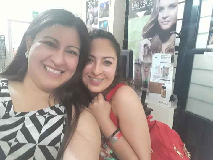 Llegando al salón, con cara de cansancio jejejejeje